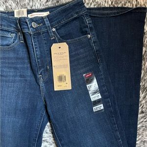 NWT Levi’s 725 Bootcut Jeans